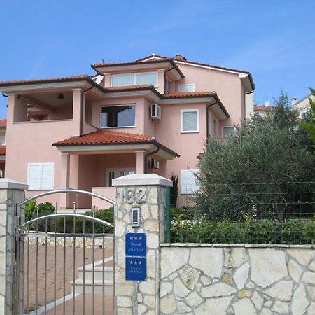 Apartments Villa Fernetich Premantura Kültér fotó