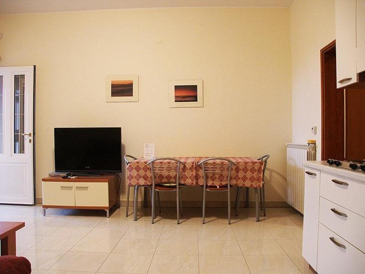 Apartments Villa Fernetich Premantura Szoba fotó