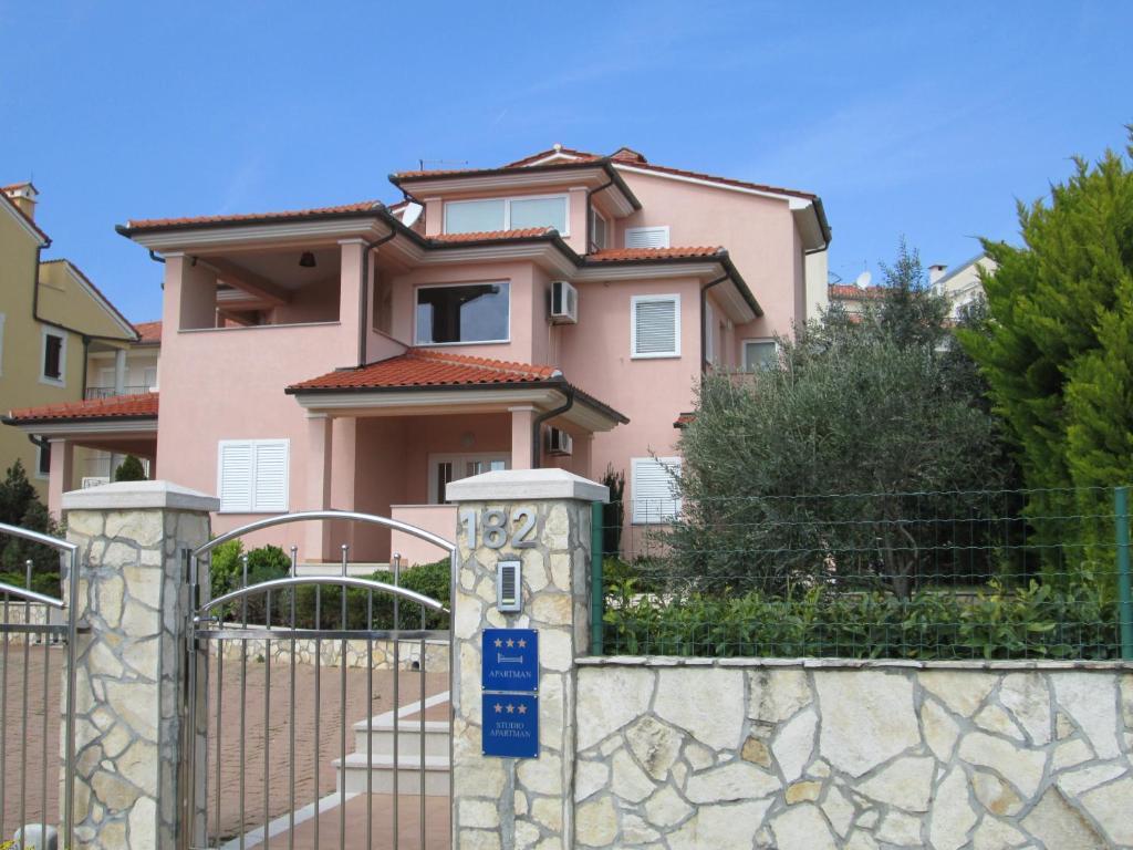 Apartments Villa Fernetich Premantura Kültér fotó