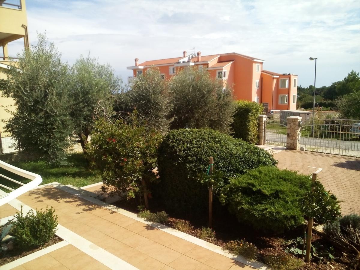 Apartments Villa Fernetich Premantura Kültér fotó